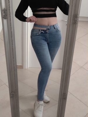 JEANS SKINNY CUT-OFF