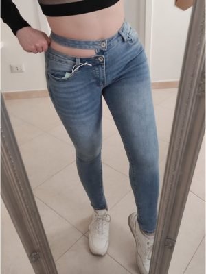 JEANS SKINNY CUT-OFF