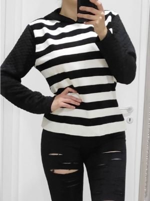 MAGLIA CON CAPPUCCIO A RIGHE