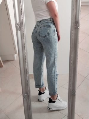 BOB-JEANS MOM FIT CON STRAPPI