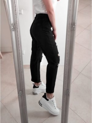 JEANS MOM FIT CON STRAPPI