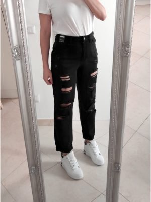 JEANS MOM FIT CON STRAPPI