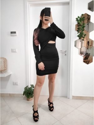 Abito cut out con incrocio
